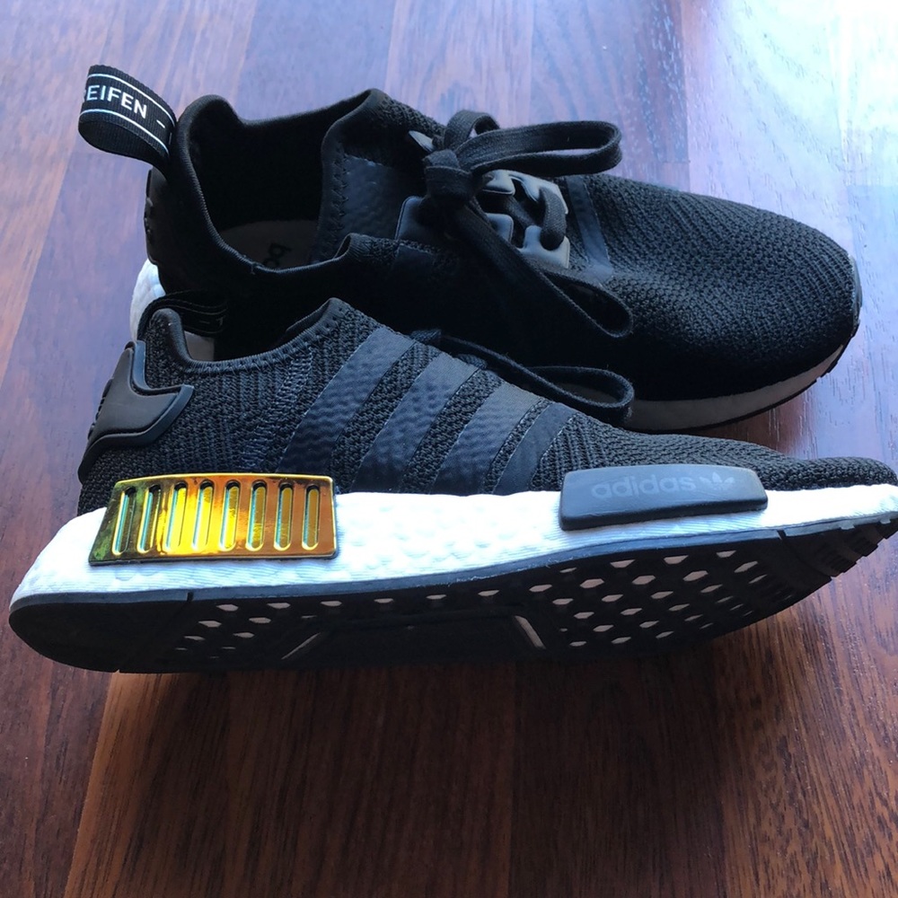 Women’s Adidas NMD_R1 SHOES
